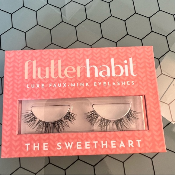 Flutterhabit the sweetheart set - Picture 4 of 9